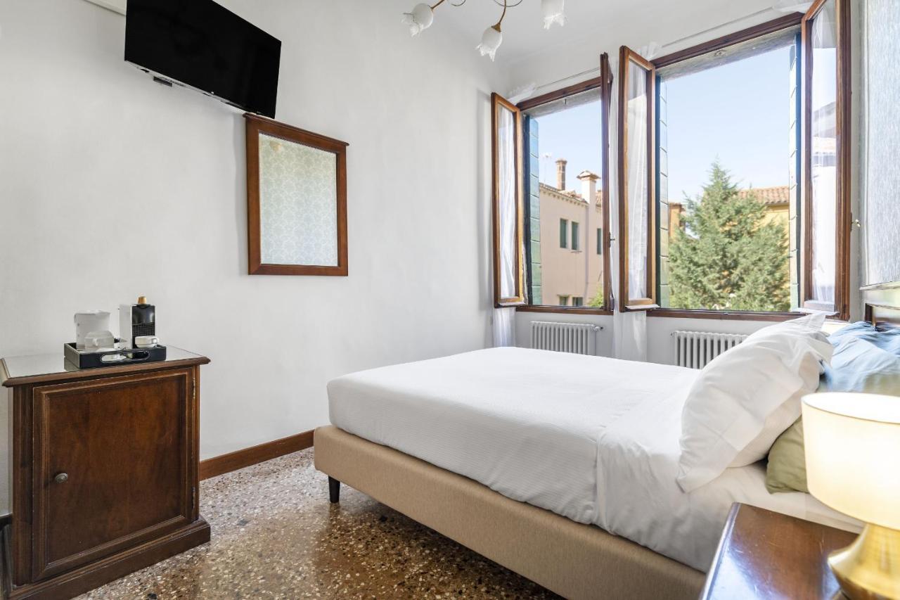 Residenza Centopietre - Dorsoduro By Wonderful Italy Venice Exterior photo