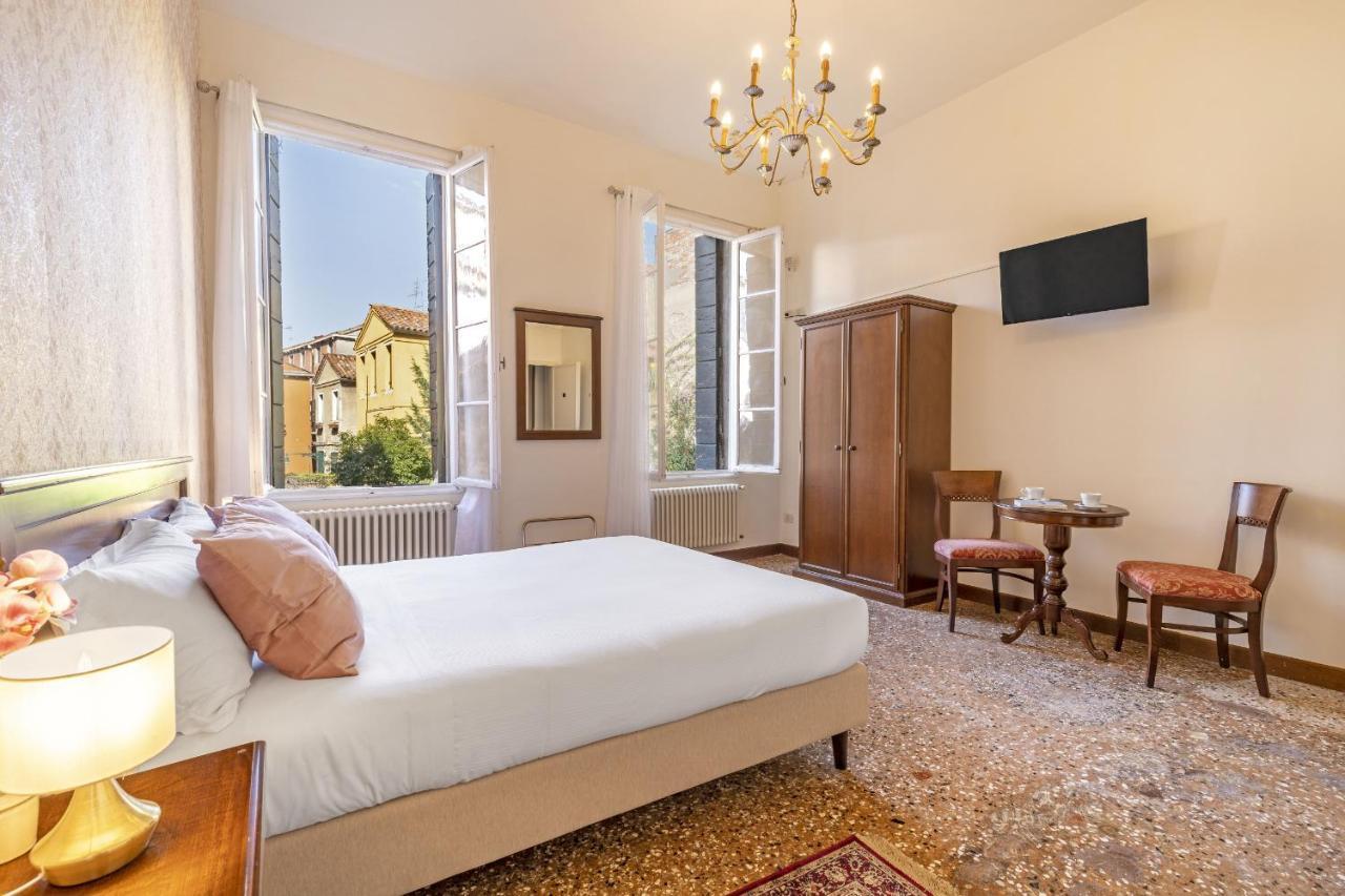 Residenza Centopietre - Dorsoduro By Wonderful Italy Venice Exterior photo