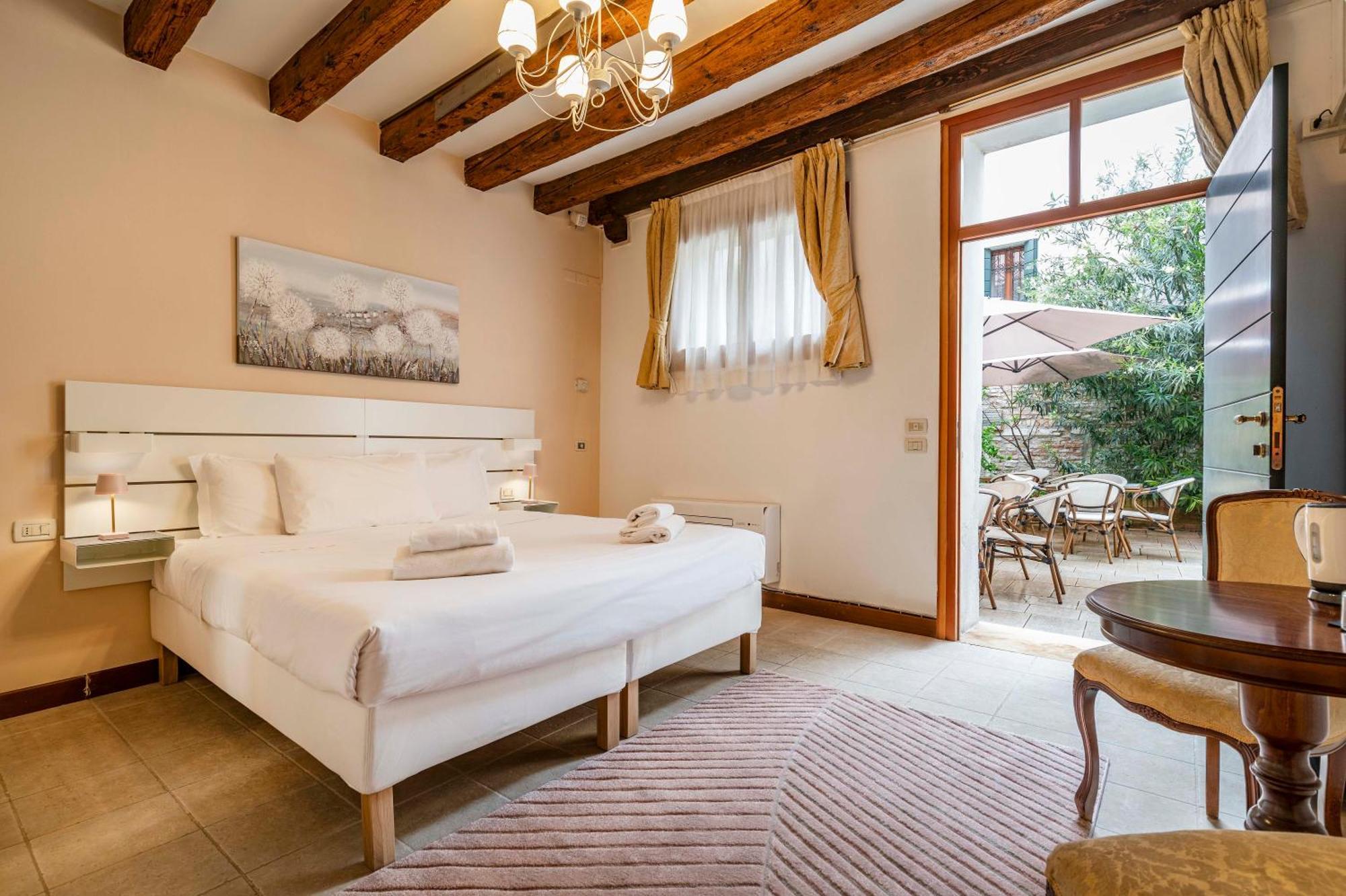 Residenza Centopietre - Dorsoduro By Wonderful Italy Venice Exterior photo